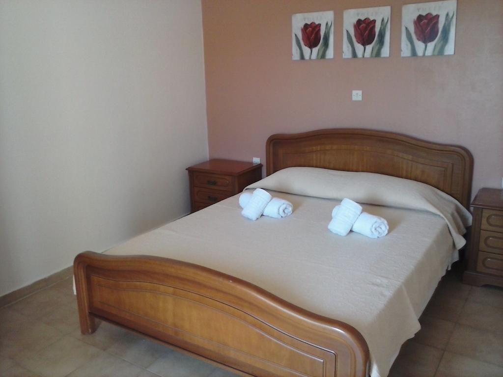 Athineos Apartments กอมเมนโน ภายนอก รูปภาพ
