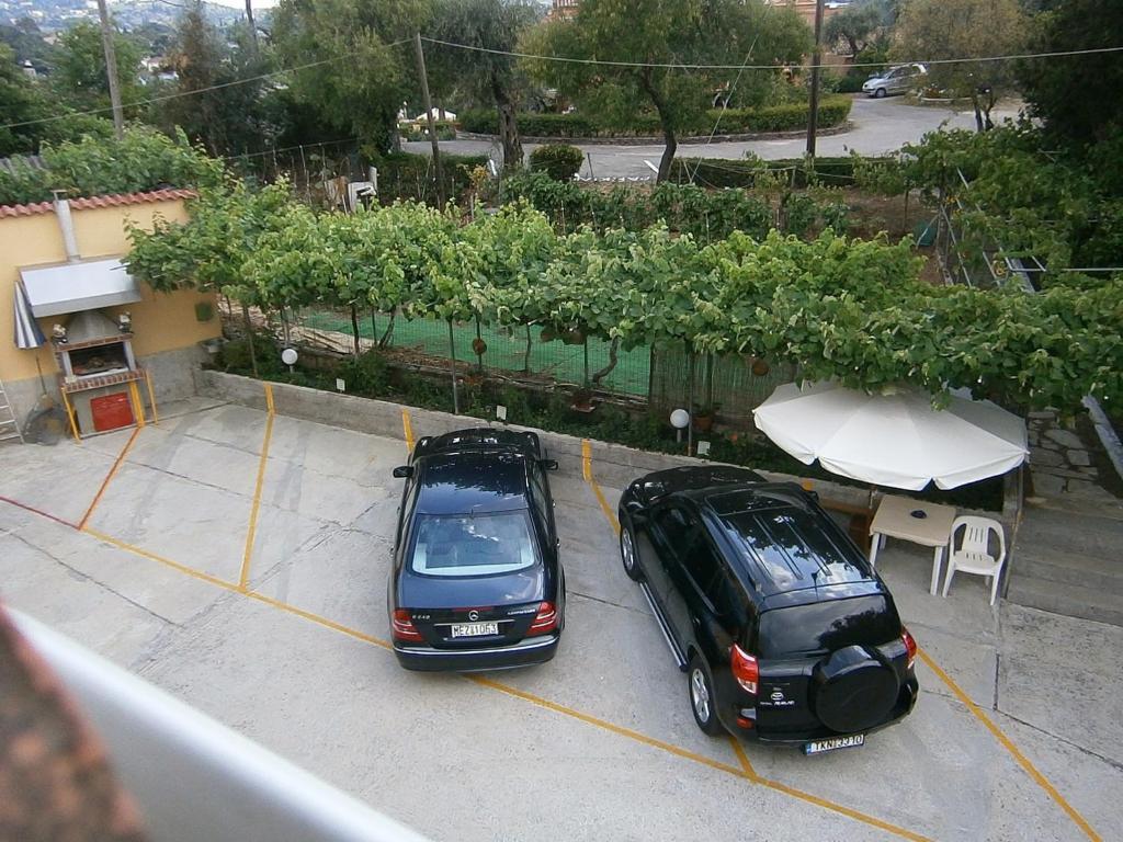 Athineos Apartments กอมเมนโน ภายนอก รูปภาพ