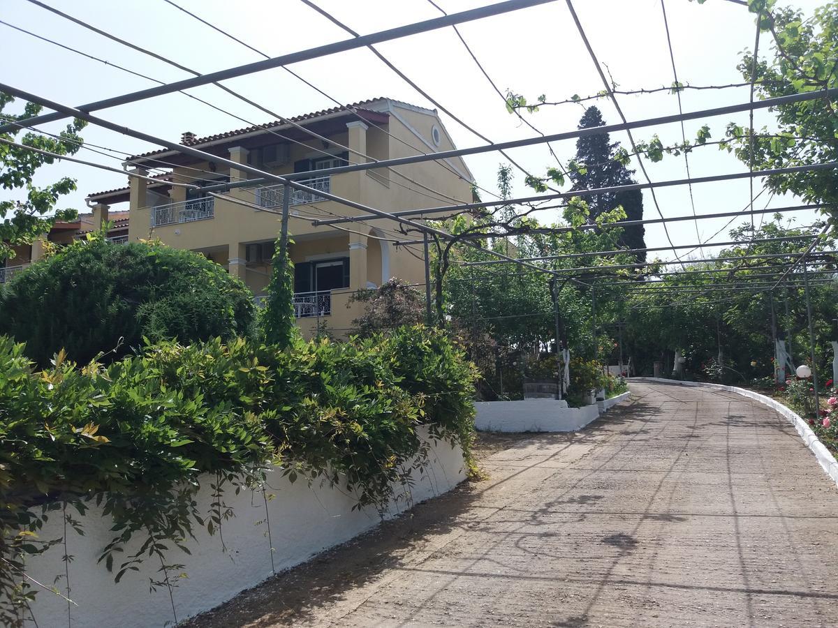 Athineos Apartments กอมเมนโน ภายนอก รูปภาพ