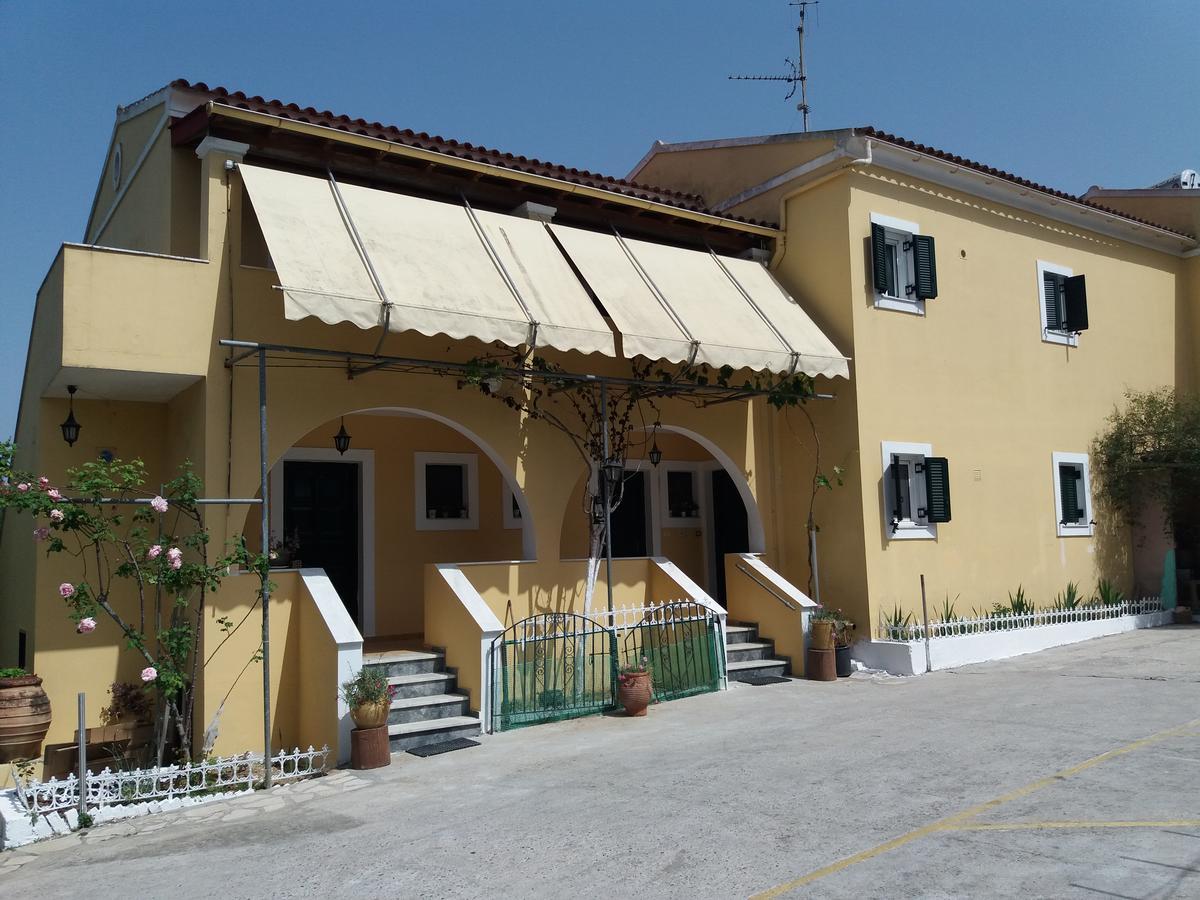 Athineos Apartments กอมเมนโน ภายนอก รูปภาพ