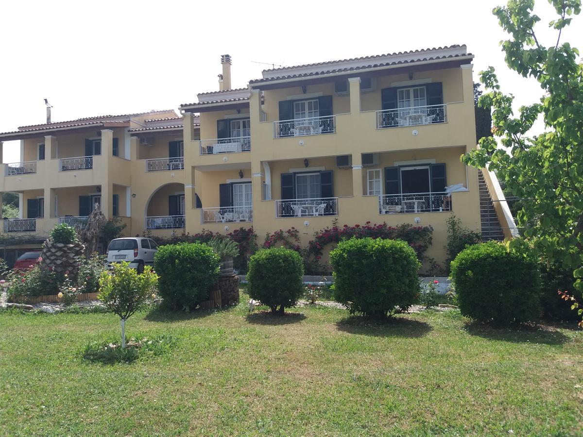 Athineos Apartments กอมเมนโน ภายนอก รูปภาพ