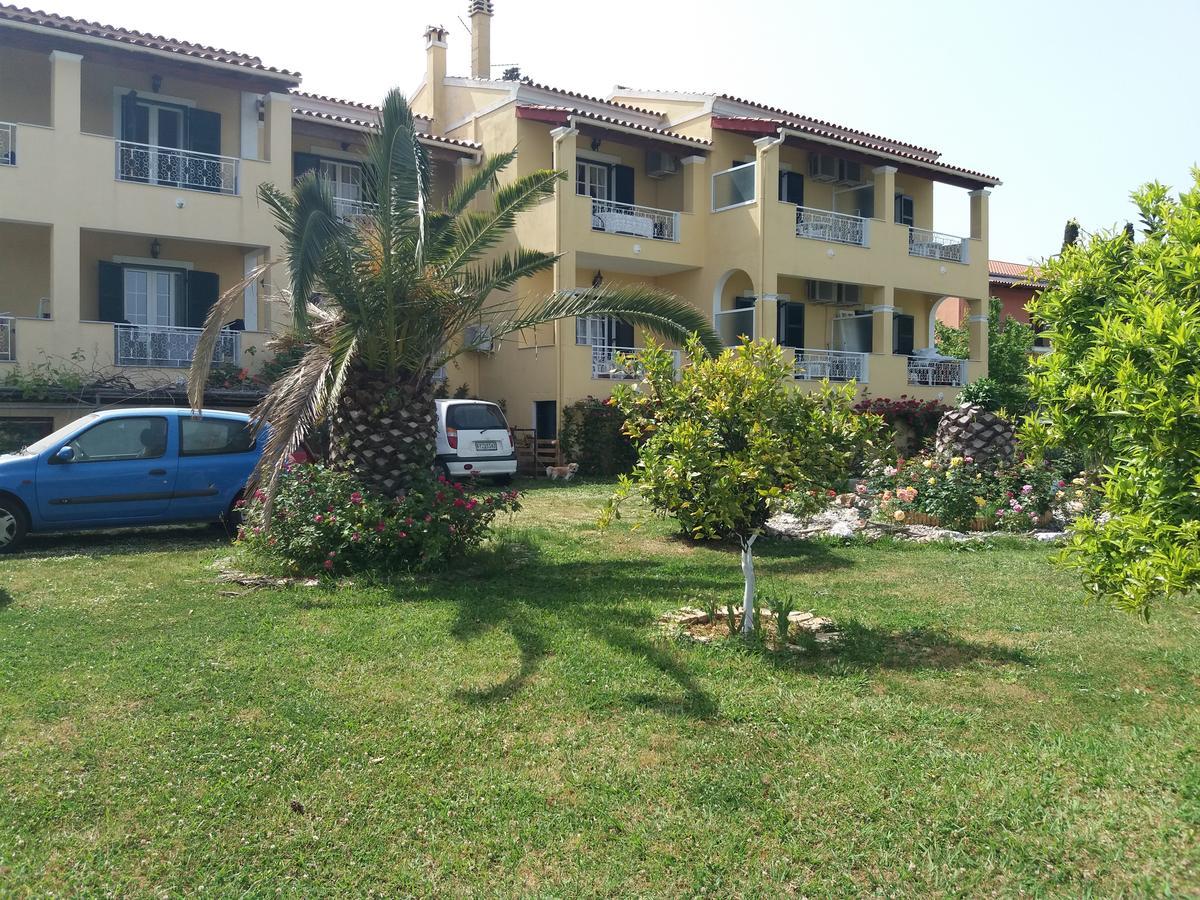 Athineos Apartments กอมเมนโน ภายนอก รูปภาพ