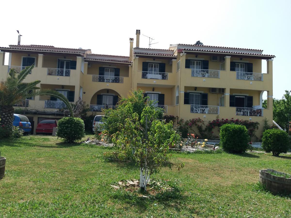 Athineos Apartments กอมเมนโน ภายนอก รูปภาพ