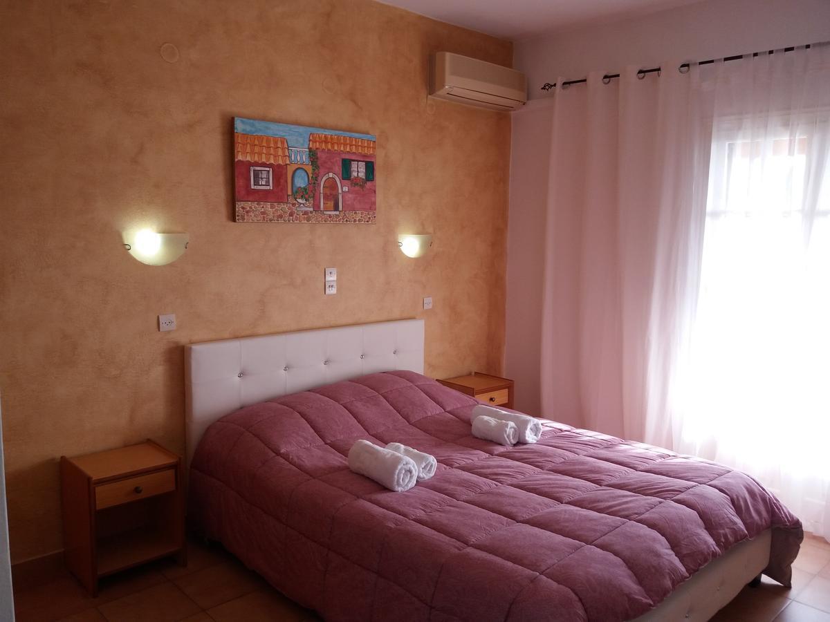 Athineos Apartments กอมเมนโน ภายนอก รูปภาพ