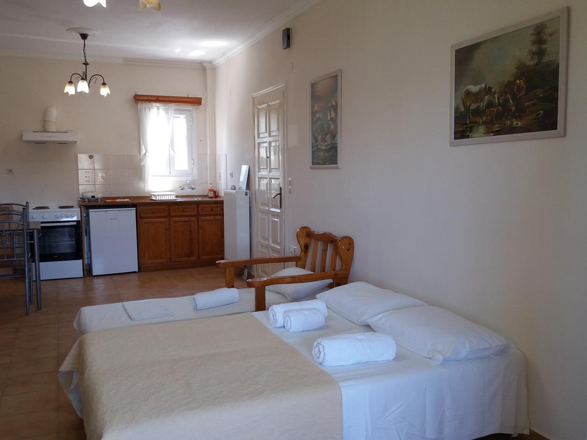 Athineos Apartments กอมเมนโน ภายนอก รูปภาพ
