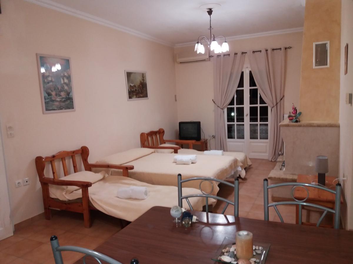 Athineos Apartments กอมเมนโน ภายนอก รูปภาพ