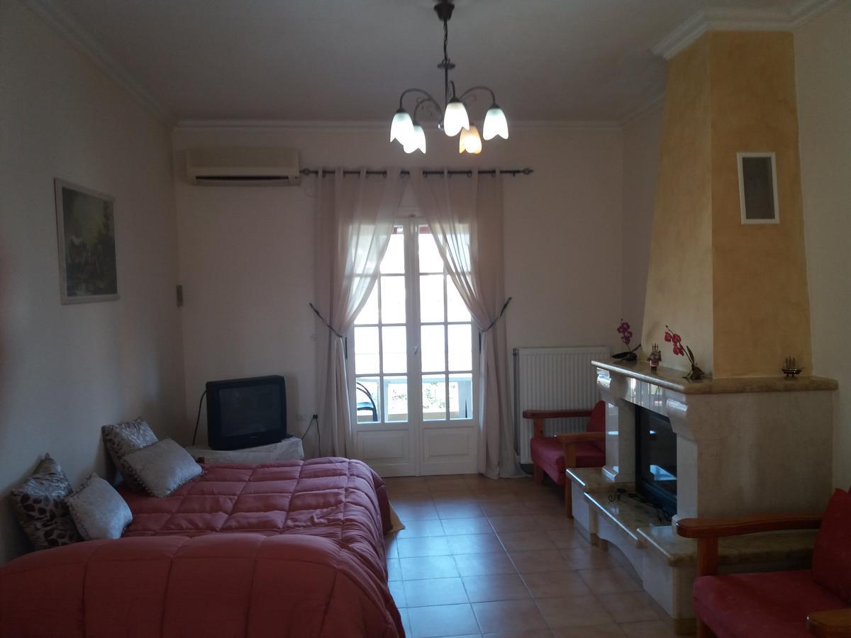 Athineos Apartments กอมเมนโน ภายนอก รูปภาพ