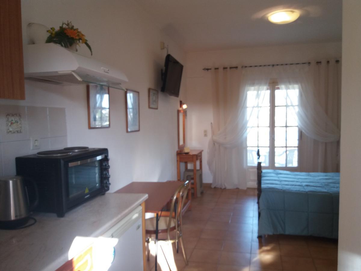 Athineos Apartments กอมเมนโน ภายนอก รูปภาพ