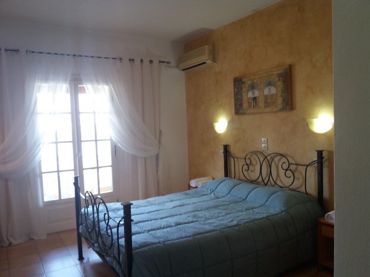 Athineos Apartments กอมเมนโน ภายนอก รูปภาพ