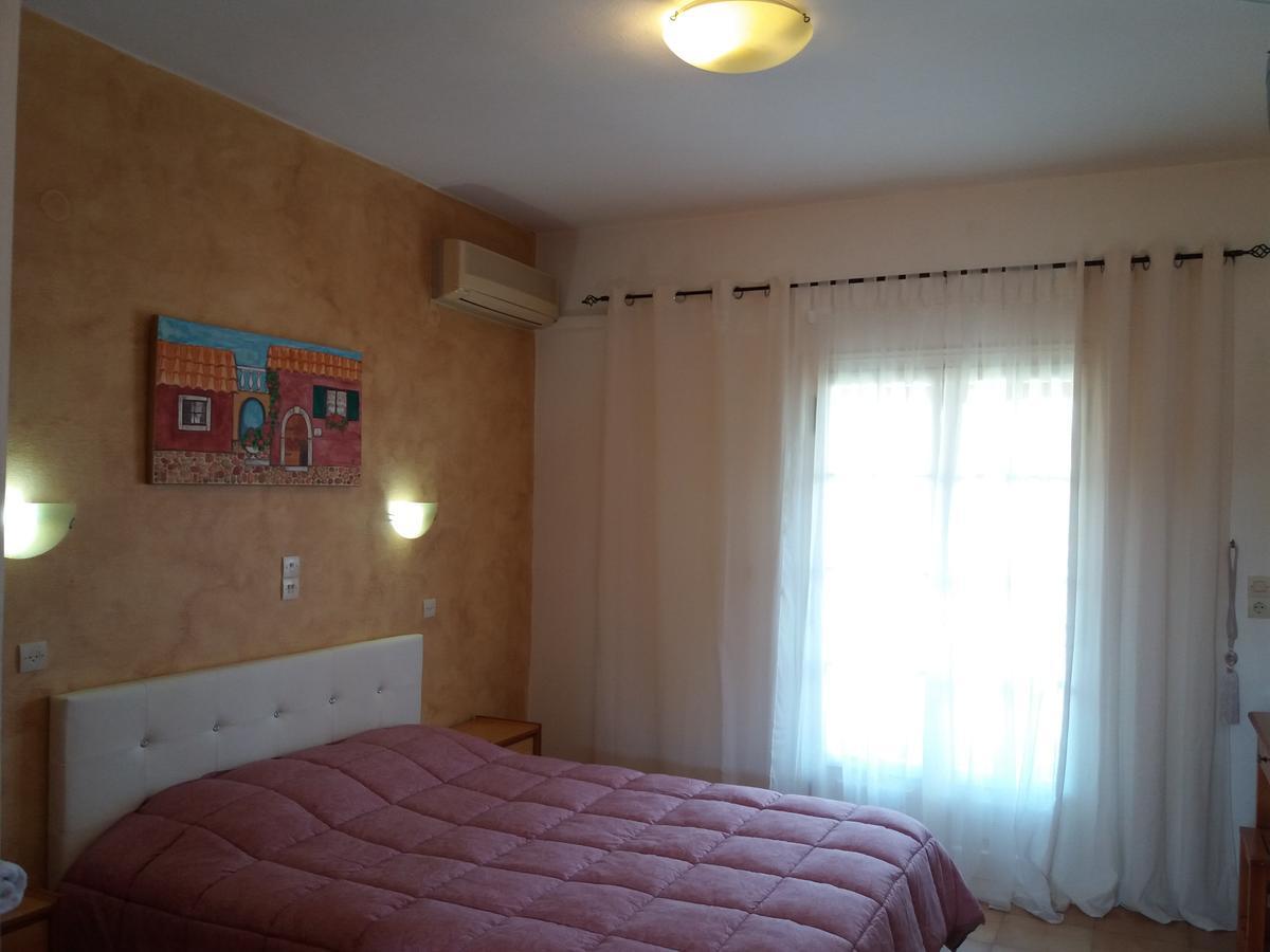Athineos Apartments กอมเมนโน ภายนอก รูปภาพ