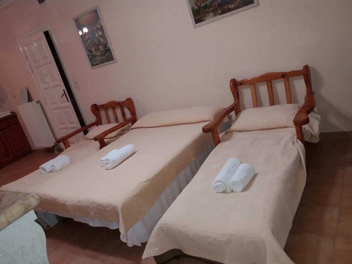 Athineos Apartments กอมเมนโน ภายนอก รูปภาพ