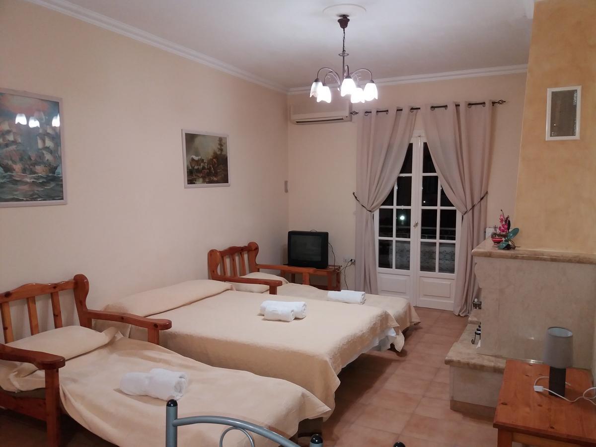 Athineos Apartments กอมเมนโน ภายนอก รูปภาพ