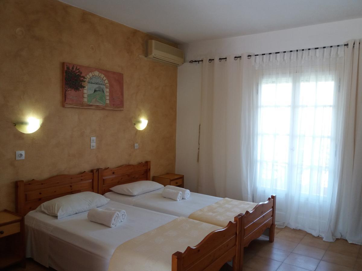 Athineos Apartments กอมเมนโน ภายนอก รูปภาพ