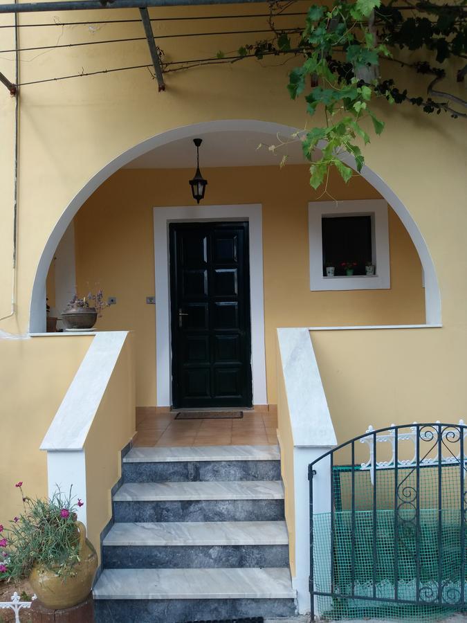Athineos Apartments กอมเมนโน ภายนอก รูปภาพ